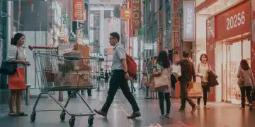 2025 Consumer Spending Forecast: U.S. Retailers' Outlook Dynamic economic forecast impacting U.S. retailers