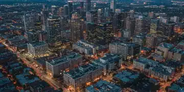Evaluating 2025 Commercial Real Estate Market: Opportunities & Risks Modern city skyline showcasing diverse commercial real estate structures at twilight, representing market dynamics.
